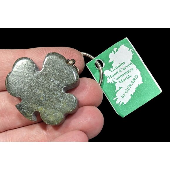 Genuine Hand Carved Irish Connemara Marble Shamrock Souvenir Keychain - Picture 2 of 4
